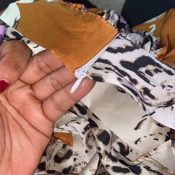 NEW INVENTORY 🔥Leopard & Graphic Print Tie Neck Blouse🔥 - Picture 8 of 9